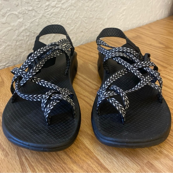 Chaco Women’s ZX/2 Classic Non-Slip Black White Comfort Strap Sandals Size 8. - Picture 1 of 10